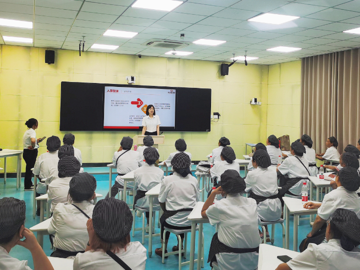 麻将胡了2餐饮集团开展2023年度秋季学期开学前食堂事情职员专项培训-公司新闻-麻将胡了2