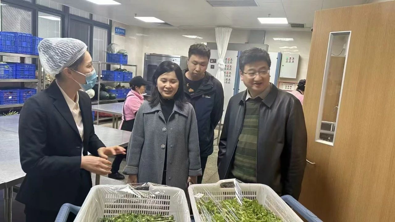重庆儿童医院食物清静强化行动：副院长陈大鹏带队检查，，，，，确保饮食清静